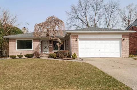 1450 Blairmoor, Grosse Pointe Woods, MI 48236