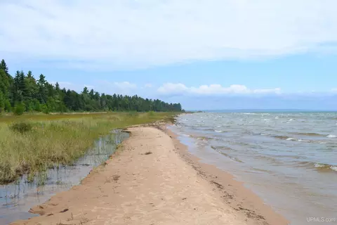 tbd Rock Riv, Engadine, MI 49827
