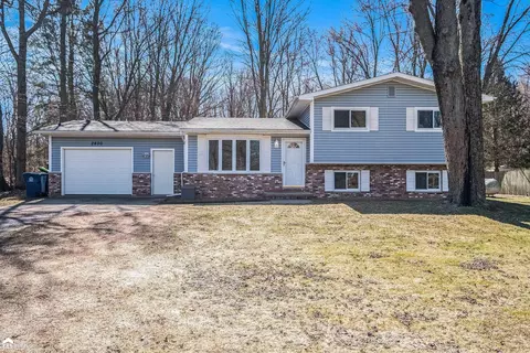 2490 E Moore, Saginaw, MI 48601