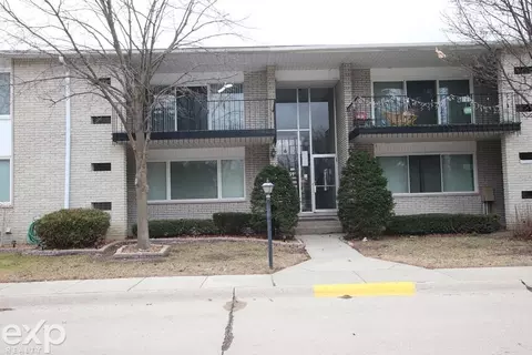 8561 Kennedy Cir #5, Warren, MI 48093
