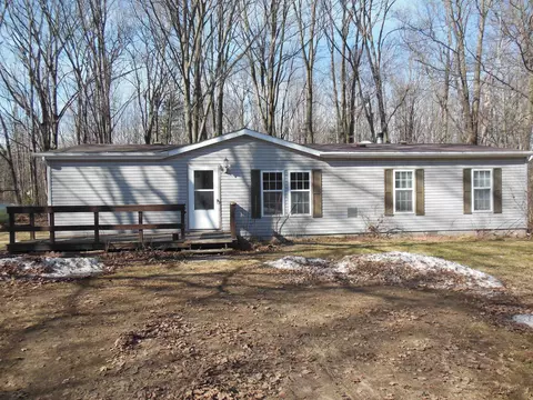 581 E Clarence, Harrison, MI 48625 photo 2