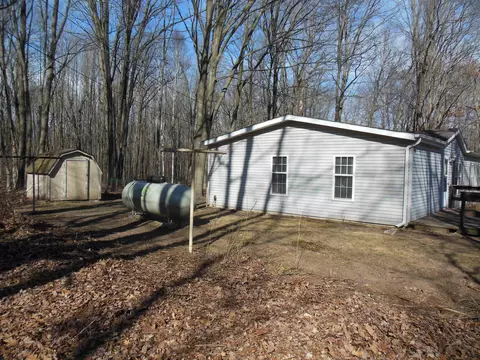 581 E Clarence, Harrison, MI 48625 photo 4