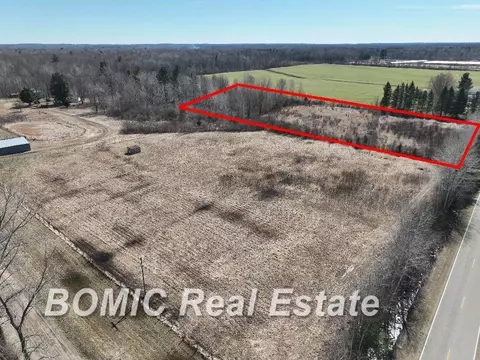 00 Oak, Vassar, MI 48768