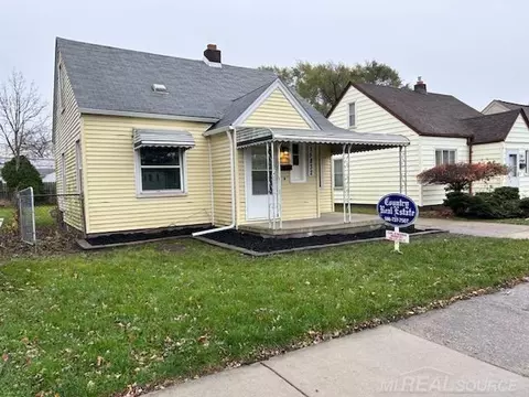 25832 Leach St, Roseville, MI 48066