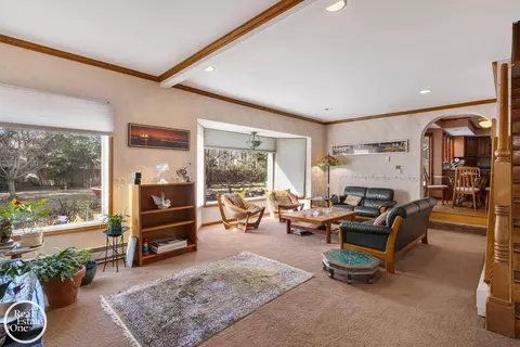 Living - 161 Stephens, Grosse Pointe Farms, MI 48236 photo 6 of 7