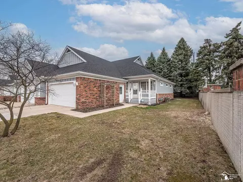 1103 Meadowlands, Monroe, MI 48161