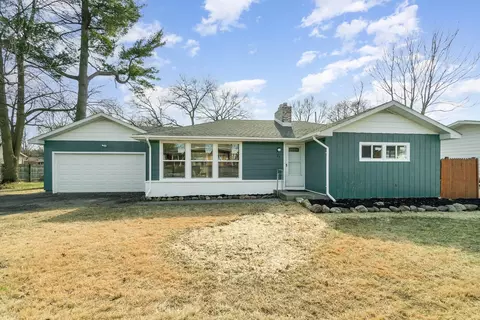 29 Pine Ridge Dr, Bay City, MI 48706