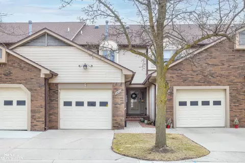 35032 Hidden Cv #22, Harrison Township, MI 48045