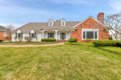 29 Rose Ter, Grosse Pointe Farms, MI 48236