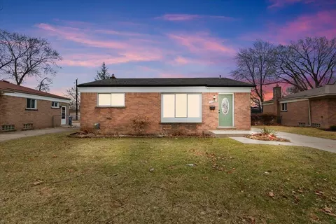 31216 Newport, Warren, MI 48088