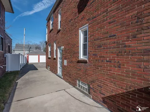 529 Godfroy, Monroe, MI 48162 photo 2