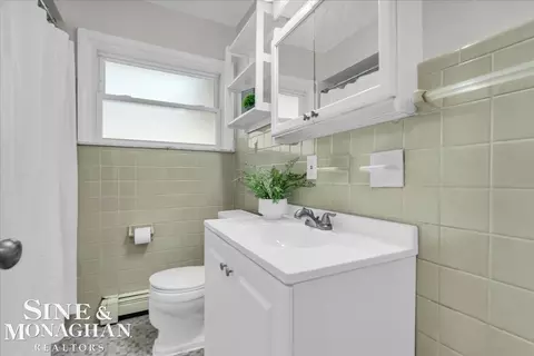 Bath - 422 Edgewater, Algonac, MI 48001 photo 1 of 1