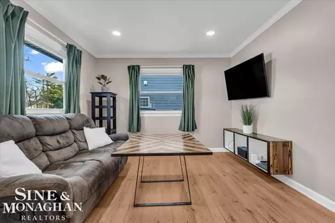 Living - 422 Edgewater, Algonac, MI 48001 photo 1 of 2