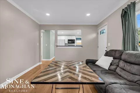 Living - 422 Edgewater, Algonac, MI 48001 photo 2 of 2