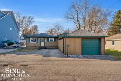 422 Edgewater, Algonac, MI 48001