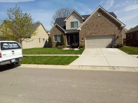 21095 Oakridge, Clinton Township, MI 48036