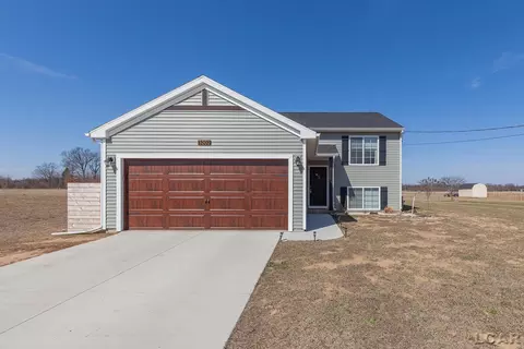 3202 Sutton, Adrian, MI 49221