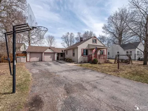 30467 Pointe, Gibraltar, MI 48173