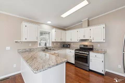 Kitchen - 3388 Windemere, Monroe, MI 48162 photo 2 of 5
