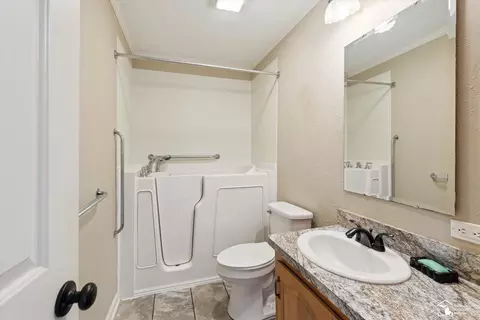 Bath - 3388 Windemere, Monroe, MI 48162 photo 1 of 2