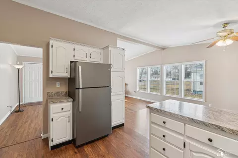 Kitchen - 3388 Windemere, Monroe, MI 48162 photo 4 of 5