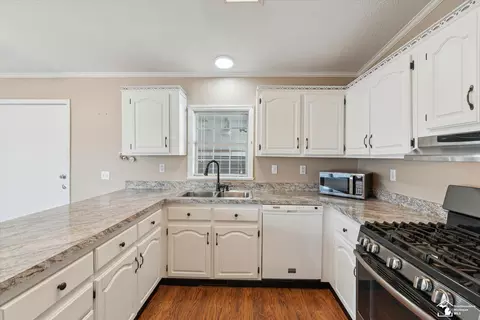 Kitchen - 3388 Windemere, Monroe, MI 48162 photo 3 of 5
