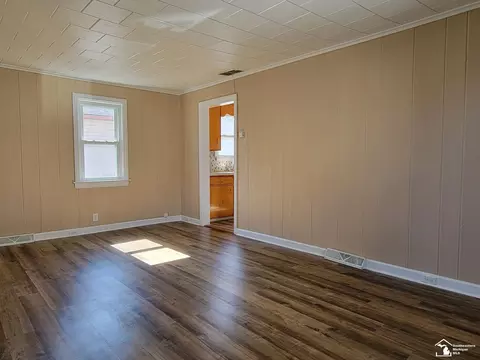 Living - 3224 Glendale, Monroe, MI 48162 photo 4 of 4