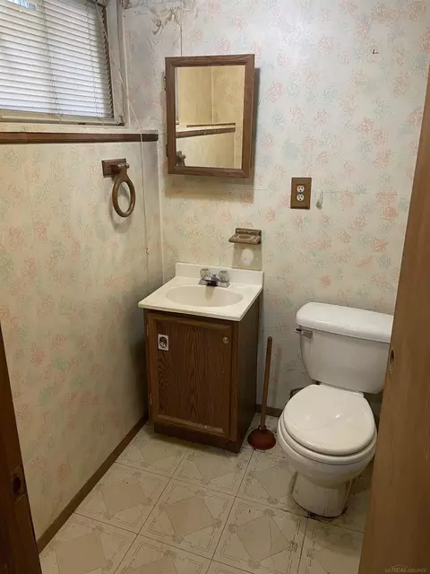 28046 Leroy, Romulus, MI 48174 photo 17