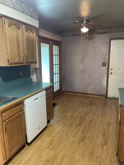 28046 Leroy, Romulus, MI 48174 photo 4