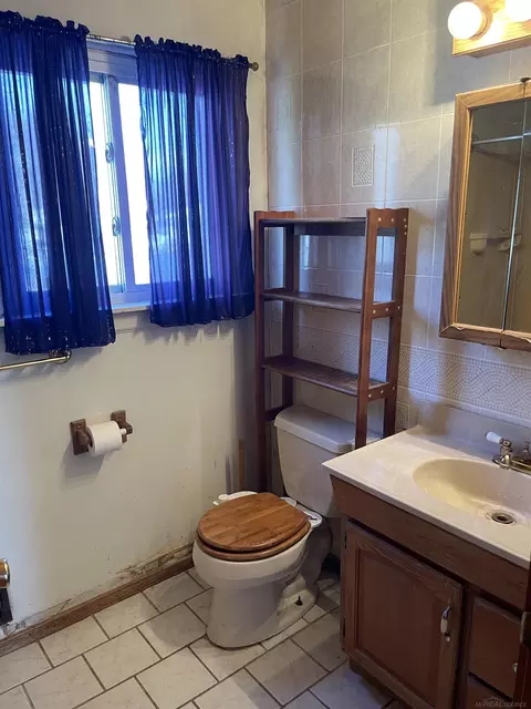 28046 Leroy, Romulus, MI 48174 photo 10