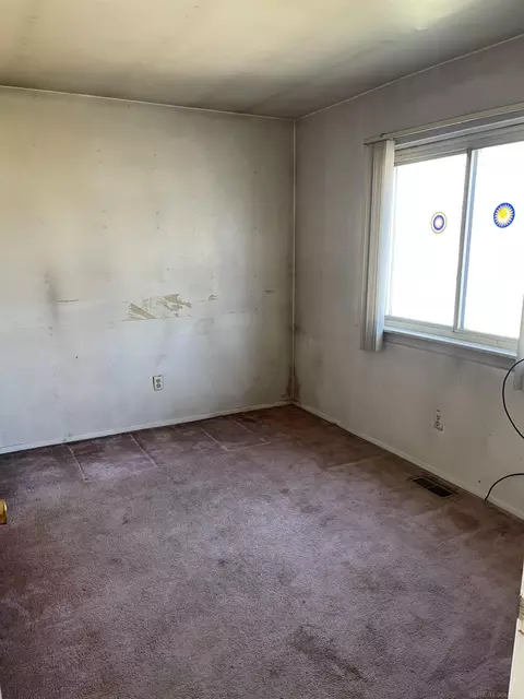 28046 Leroy, Romulus, MI 48174 photo 11