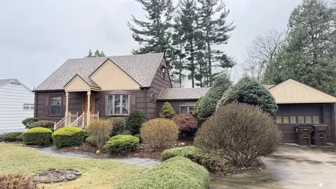 1565 Eaton, Monroe, MI 48162