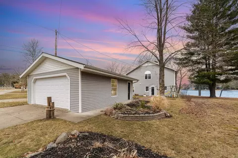 11428 S S Shr, Lake, MI 48632