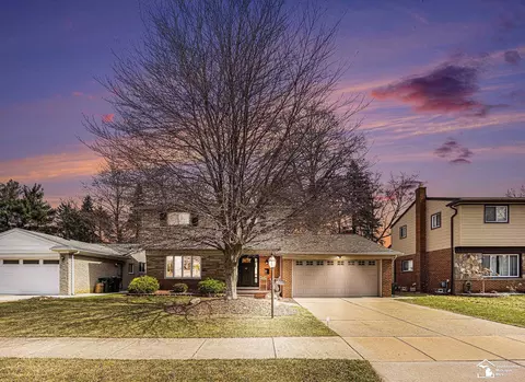 10823 Melbourne, Allen Park, MI 48101
