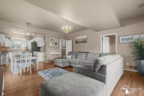 Living - 16630 Jessica, Romulus, MI 48174 photo 2 of 3