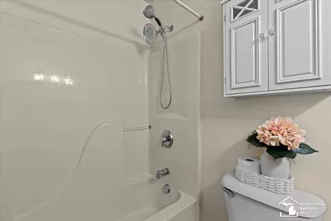 Bath - 16630 Jessica, Romulus, MI 48174 photo 6 of 6