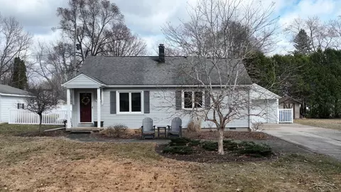 712 Cottonwood St, Midland, MI 48642