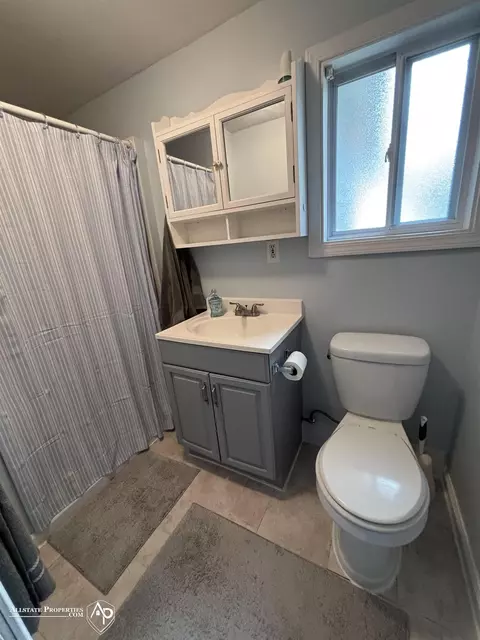 Bath - 12142 Davison, Davison, MI 48423 photo 1 of 1