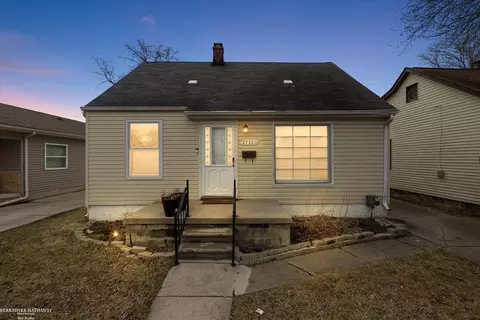 27320 Ridgewood, Roseville, MI 48066