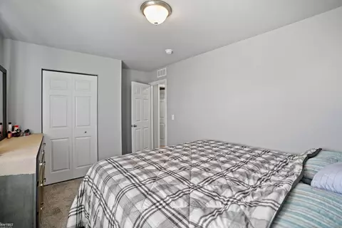 Bedroom - 3157 Coventry, Flushing, MI 48433 photo 6 of 8