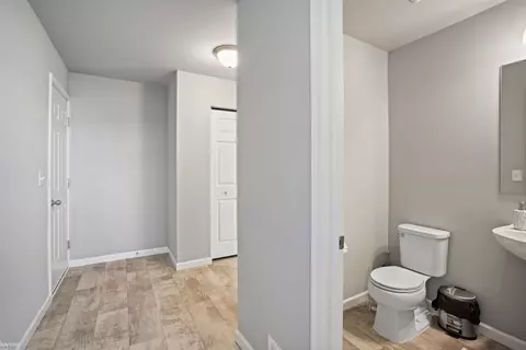 Entry Way - 3157 Coventry, Flushing, MI 48433 photo 2 of 3