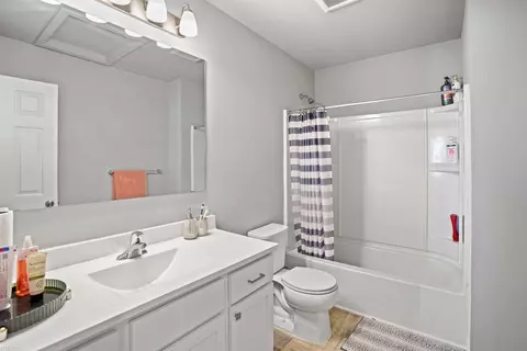 Bath - 3157 Coventry, Flushing, MI 48433 photo 4 of 5