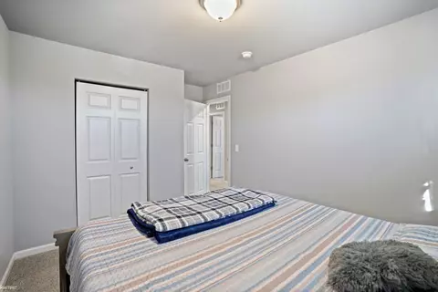 Bedroom - 3157 Coventry, Flushing, MI 48433 photo 8 of 8