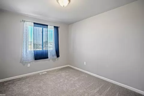 Bedroom - 3157 Coventry, Flushing, MI 48433 photo 4 of 8