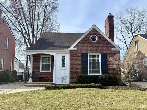 2001 Van Antwerp, Grosse Pointe Woods, MI 48236