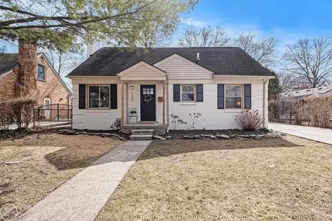 1243 Hawthorne, Grosse Pointe Woods, MI 48236