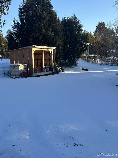 6404 1st, Garden, MI 49835