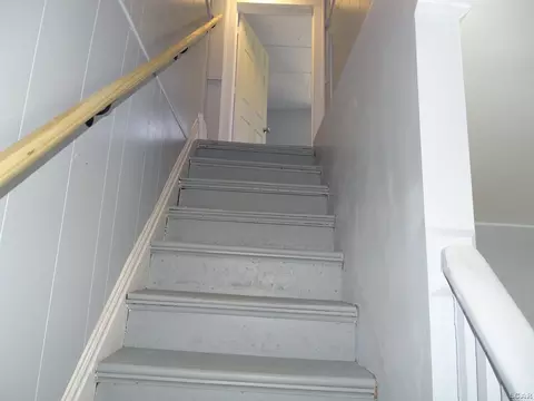 Entry Way - 917 N Broad, Adrian, MI 49221 photo 2 of 4