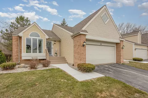 39 E Willow Pond, Saginaw, MI 48603