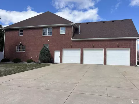 9175 Valetta, Temperance, MI 48182 photo 2